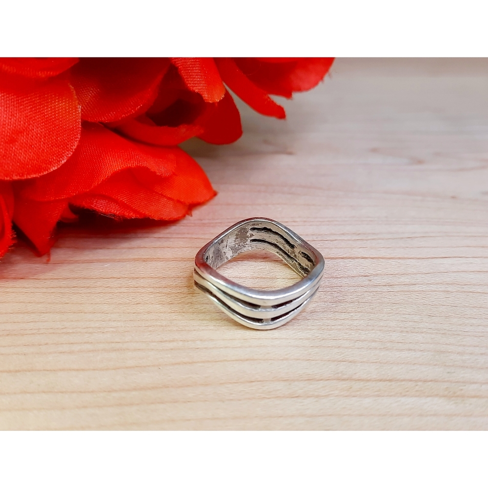 Sterling Wave Pattern Ring